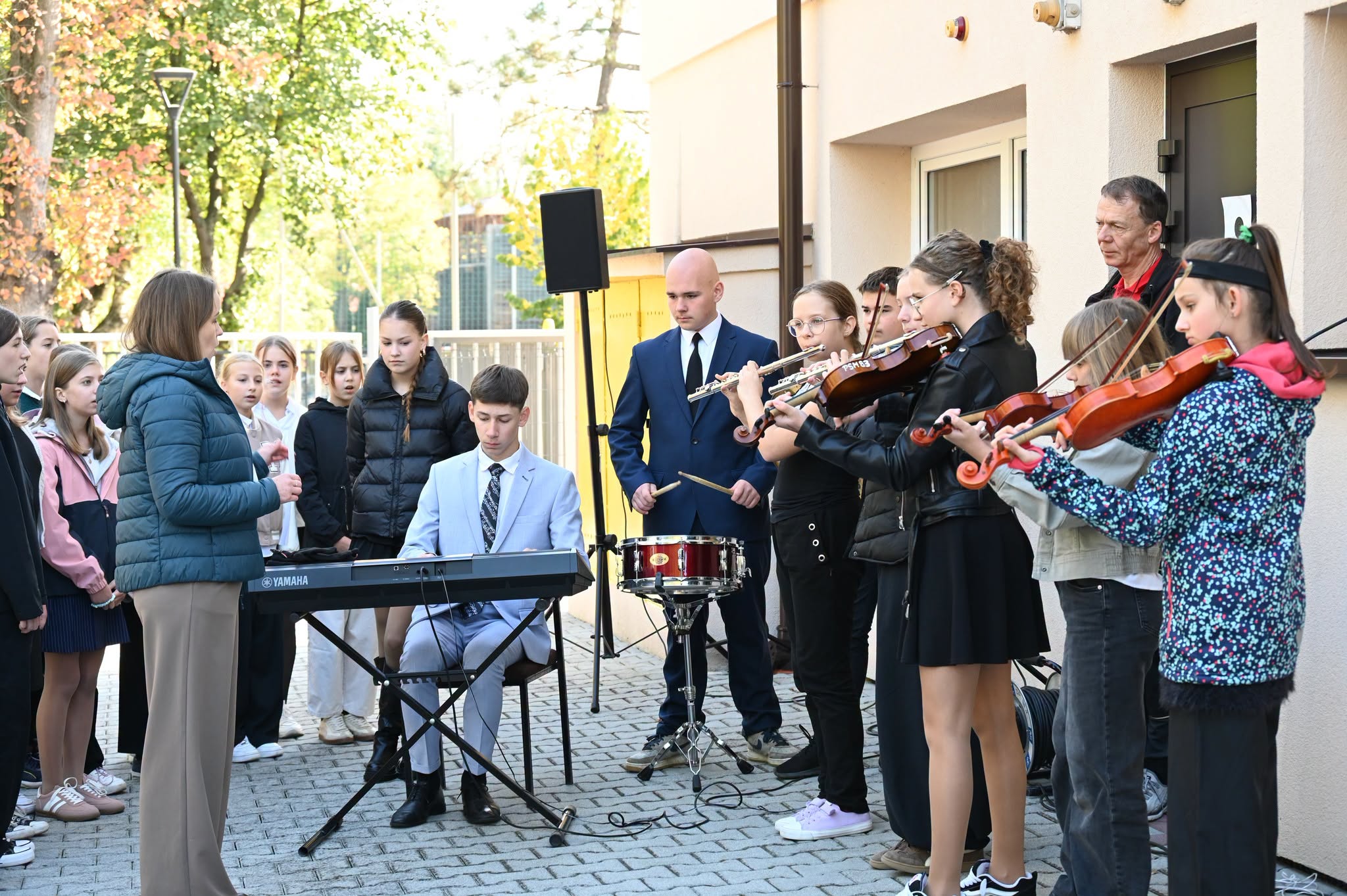 BOCHNIA. Na budynku Szkoły Podstawowej nr 2 odsłonięto mural upamiętniający Kazimierza Brodzińskiego [ZDJĘCIA]