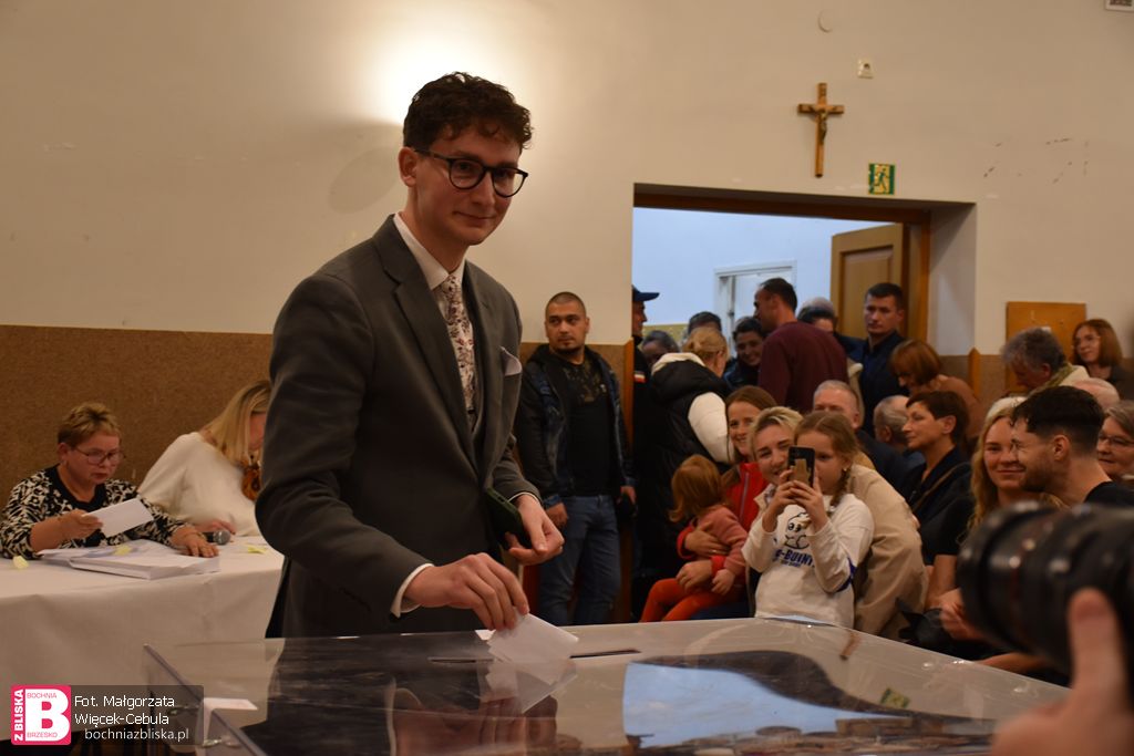 GMINA BOCHNIA. Kacper Frączek pozostaje na stanowisku sołtysa! Tak zdecydowali mieszkańcy Cikowic [ZDJĘCIA]