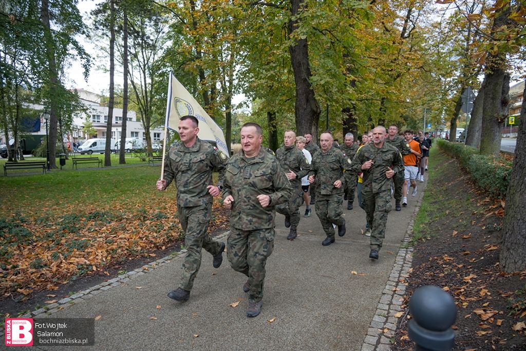 BOCHNIA. Na Plantach Salinarnych w Bochni odbył się Memoriał Biegowy im. gen. Dobrodzickiego [ZDJĘCIA]