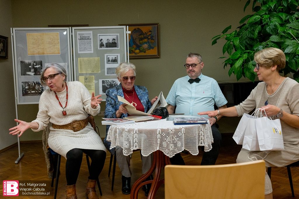 BOCHNIA. W bocheńskiej bibliotece o losach majora Józefa Wieciecha, oficera Armii Krajowej i Wojska Polskiego, dowódcy legendarnej akcji „Wiśnicz” [ZDJĘCIA]