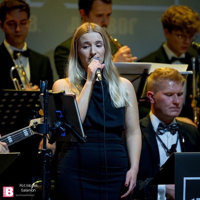 BOCHNIA. Było energetycznie, ale też melancholijnie. W czwartek w MDK wystąpił Big Band Bochnia [ZDJĘCIA]